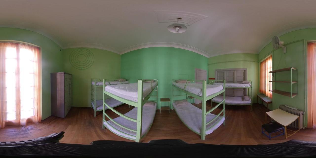 Pagration Youth Hostel เอเธนส์ ภายนอก รูปภาพ