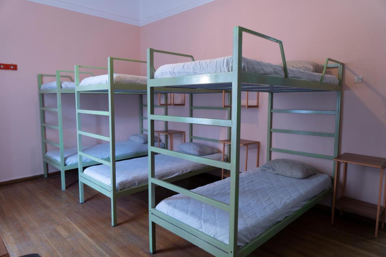 Pagration Youth Hostel เอเธนส์ ภายนอก รูปภาพ