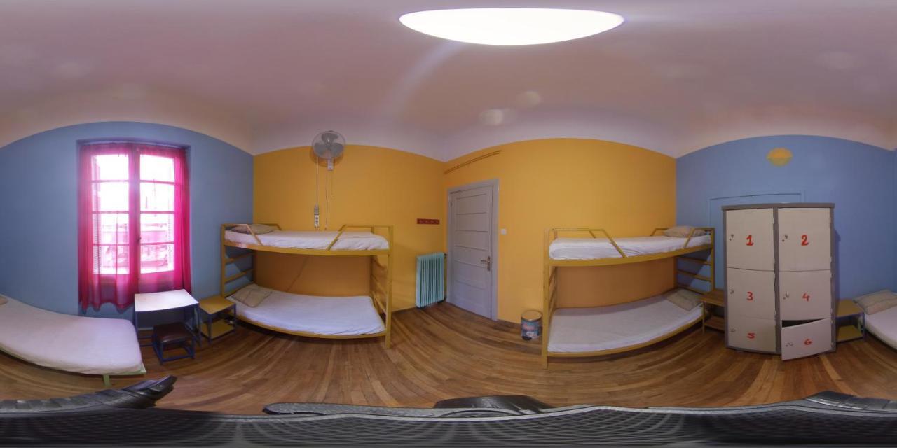 Pagration Youth Hostel เอเธนส์ ภายนอก รูปภาพ