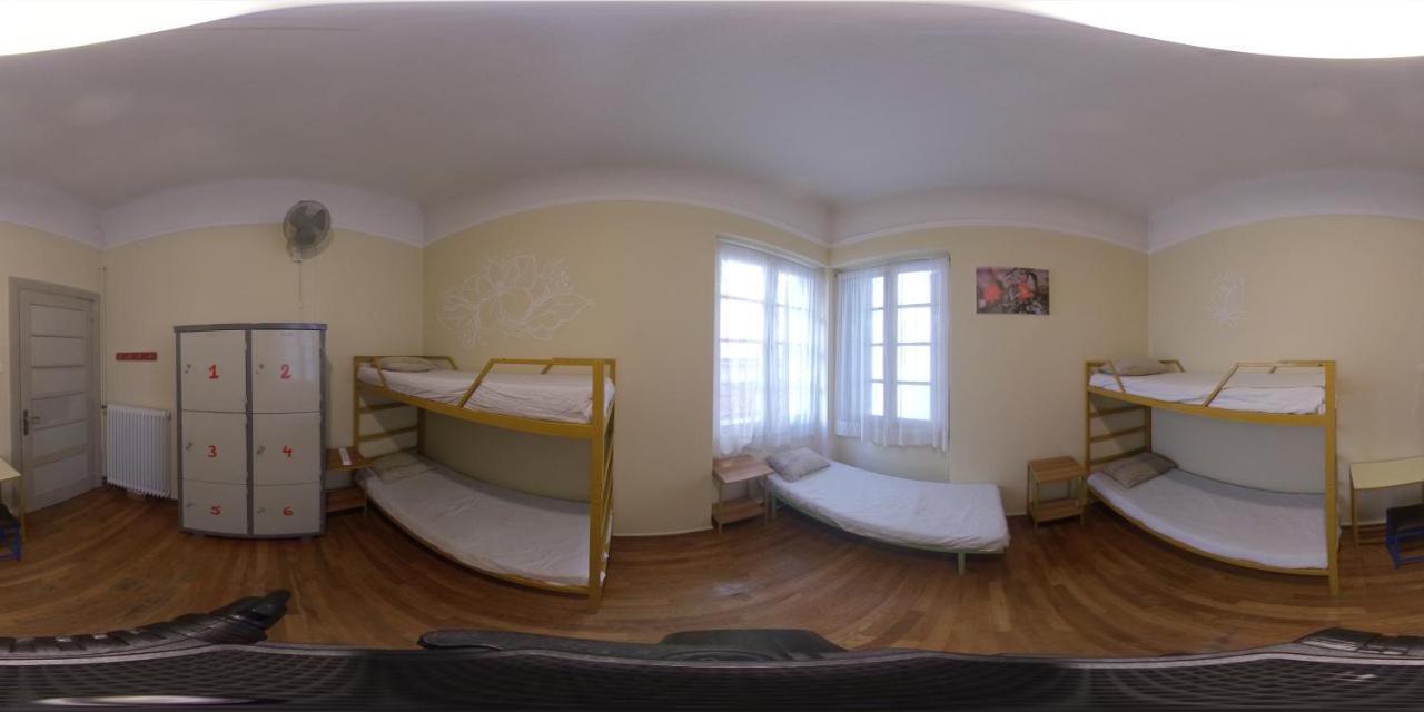 Pagration Youth Hostel เอเธนส์ ภายนอก รูปภาพ