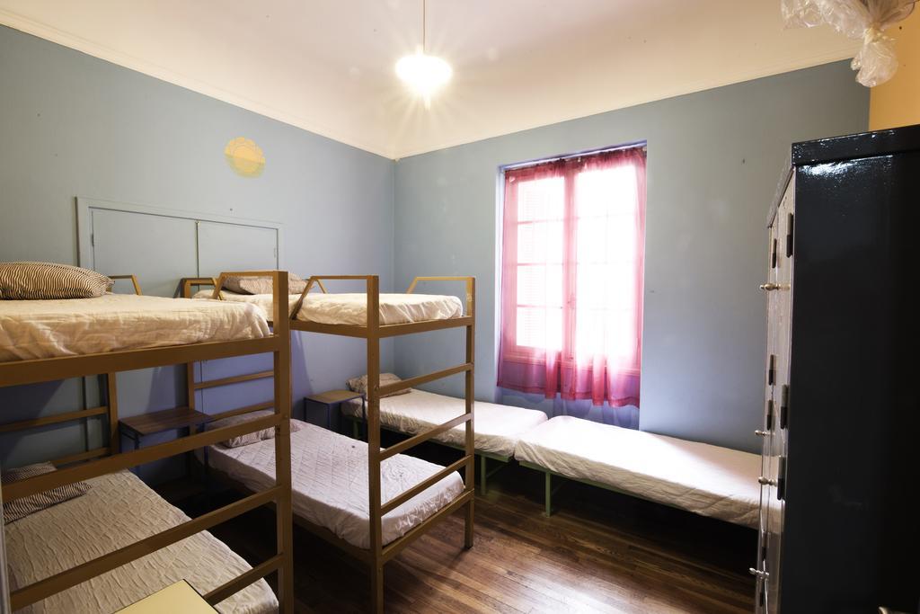 Pagration Youth Hostel เอเธนส์ ภายนอก รูปภาพ