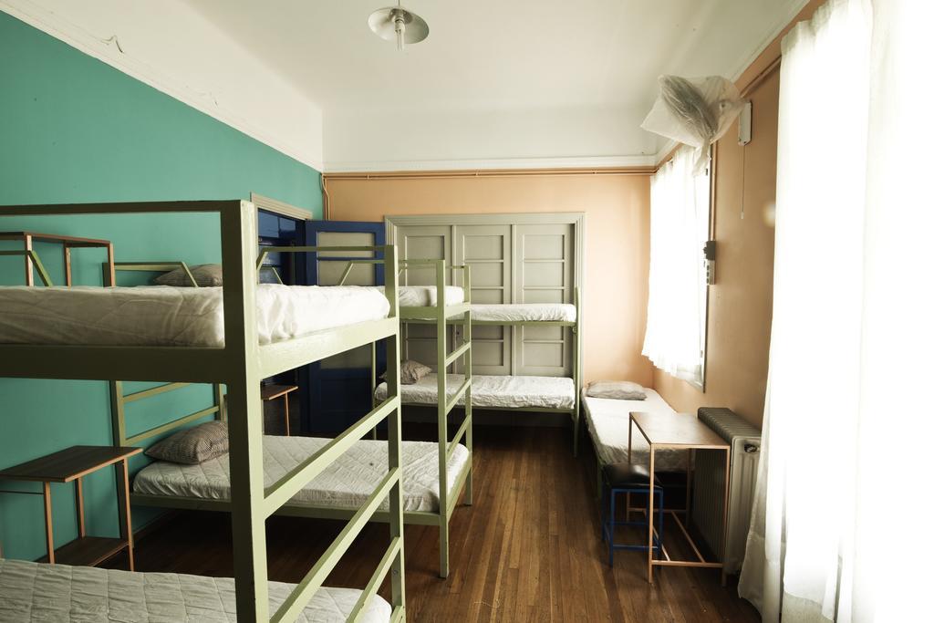Pagration Youth Hostel เอเธนส์ ภายนอก รูปภาพ